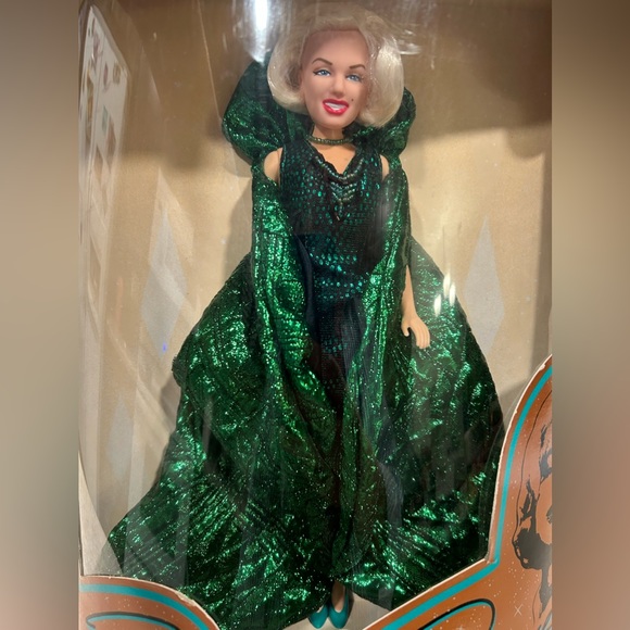 NIB-1993 Emerald Evening Marilyn Monroe Doll by DSI - Picture 2 of 12